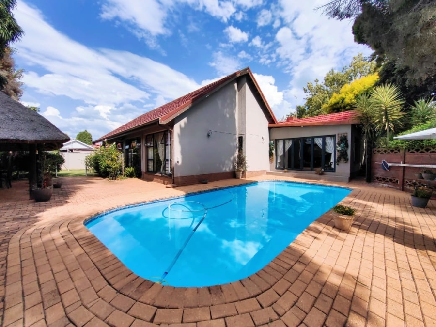 4 Bedroom Property for Sale in Grimbeeck Park North West